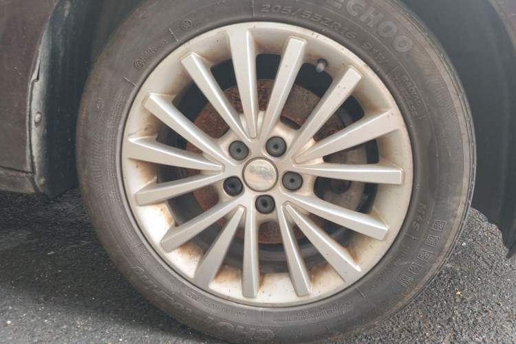 Used Volkswagen Lavida 2013 1.4 TSI DSG Luxury Navigation Edition Right Front Wheel Hub