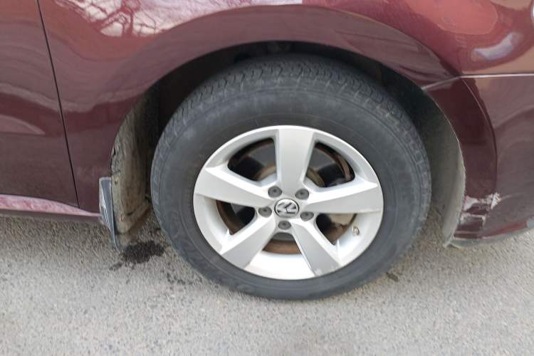 Used Volkswagen Lavida 2013 Revised Classic 1.6L Automatic Fashion Edition Right Front Wheel Hub