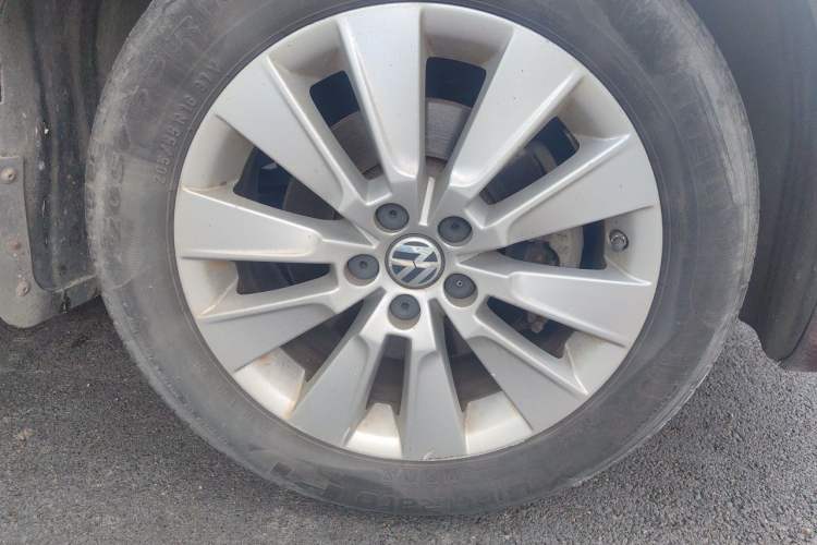 Used Volkswagen Lavida 2013 Restyled Classic 1.6L Automatic Comfort Edition Right Front Wheel Hub