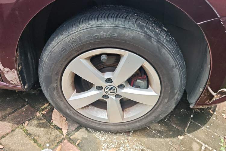 Used Volkswagen Lavida 2013 Revised Classic 1.6L Automatic Fashion Edition Right Front Wheel Hub