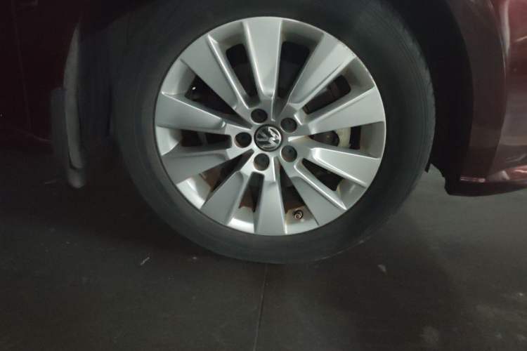 Used Volkswagen Lavida 2013 Restyled Classic 1.6L Automatic Comfort Edition Right Front Wheel Hub