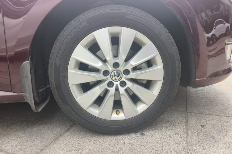 Used Volkswagen Lavida 2013 1.4TSI DSG Comfort Edition Right Front Wheel Hub