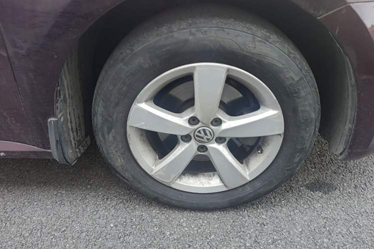 Used Volkswagen Lavida 2013 Revised Classic 1.6L Manual Fashion Edition Right Front Wheel Hub