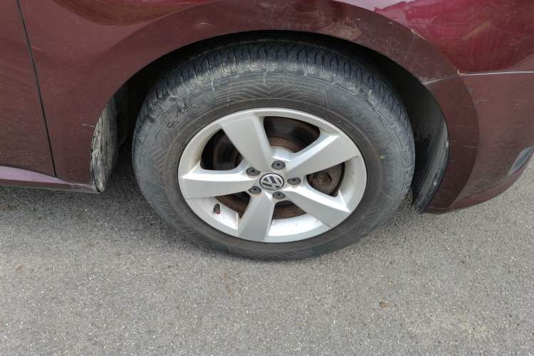 Used Volkswagen Lavida 2013 1.6L Automatic Fashion Edition Right Front Wheel Hub