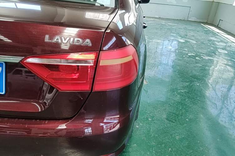 Used Volkswagen Lavida 2013 Revised Classic 1.6L Manual Fashion Edition Right Rear Taillight