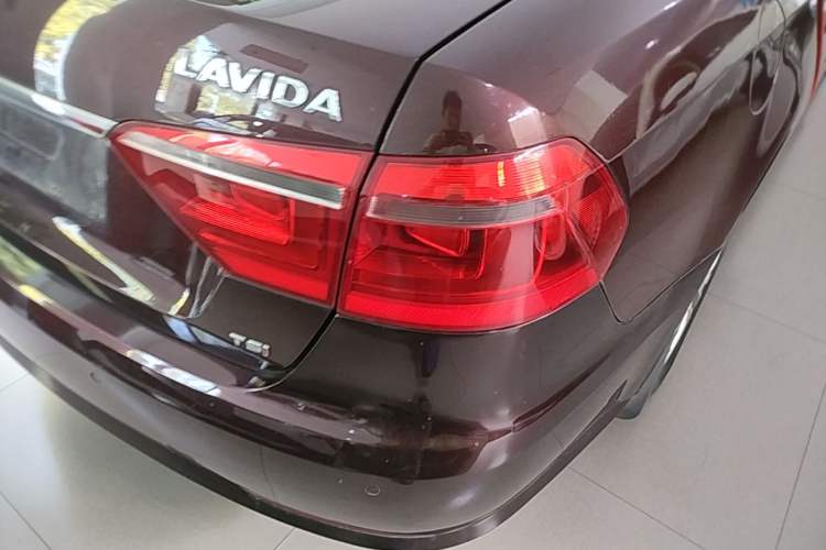 Used Volkswagen Lavida 2013 1.4 TSI Manual Luxury Edition Right Rear Taillight