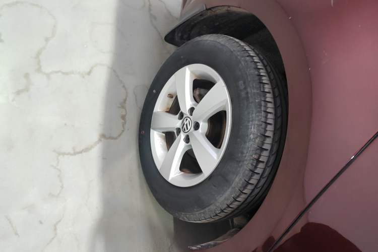 Used Volkswagen Lavida 2013 Revised Classic 1.6L Automatic Fashion Edition Right Rear Wheel Hub