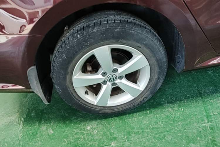 Used Volkswagen Lavida 2013 Revised Classic 1.6L Manual Fashion Edition Right Rear Wheel Hub