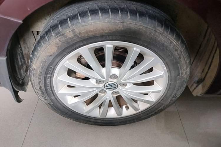 Used Volkswagen Lavida 2013 1.4 TSI Manual Luxury Edition Right Rear Wheel Hub