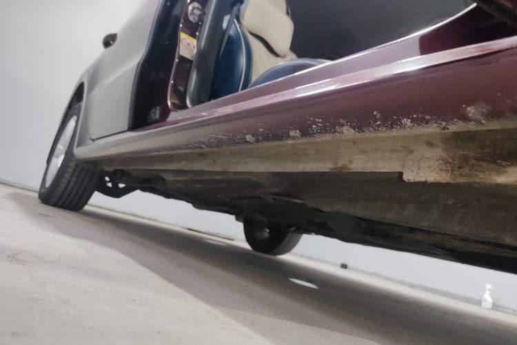 Used Volkswagen Lavida 2013 Revised Classic 1.6L Automatic Fashion Edition Right Side Sill
