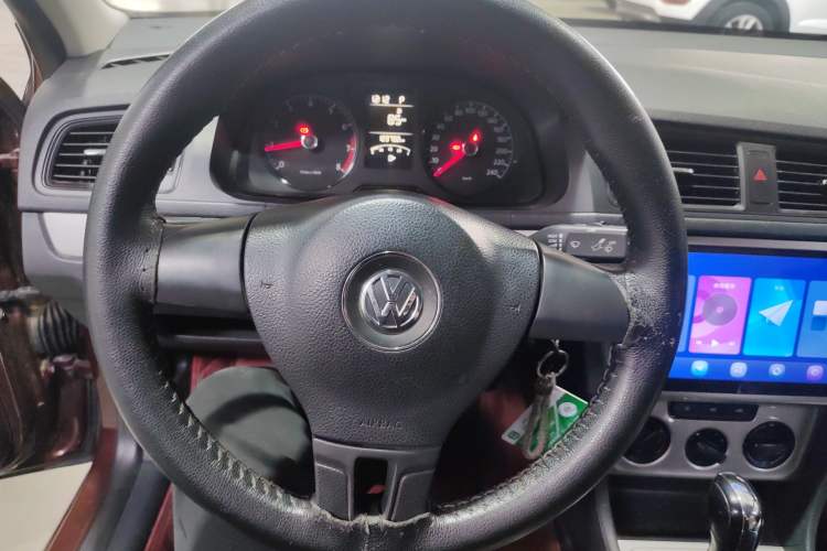 Used Volkswagen Lavida 2013 Revised Classic 1.6L Automatic Fashion Edition Steering Wheel