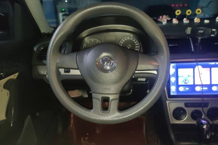 Used Volkswagen Lavida 2013 Revised Classic 1.6L Automatic Fashion Edition Steering Wheel