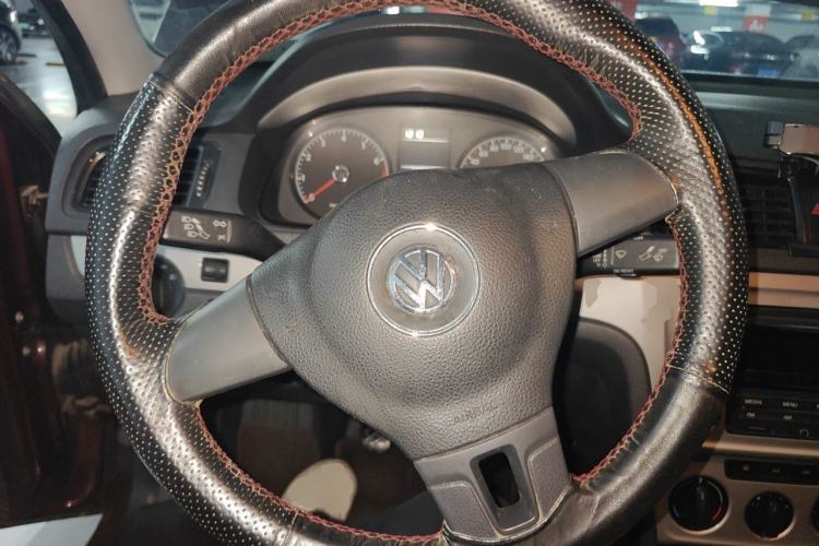 Used Volkswagen Lavida 2013 Revised Classic 1.6L Manual Fashion Edition Steering Wheel