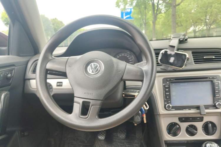 Used Volkswagen Lavida 2013 Revised Classic 1.6L Manual Fashion Edition Steering Wheel