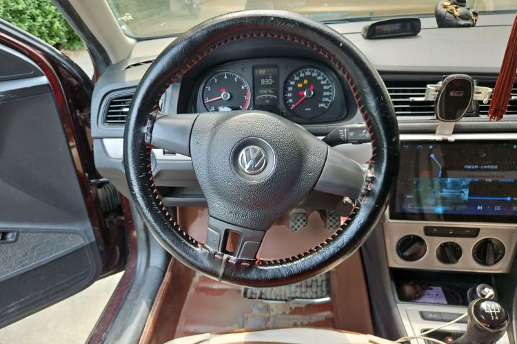 Used Volkswagen Lavida 2013 Revised Classic 1.6L Manual Fashion Edition Steering Wheel