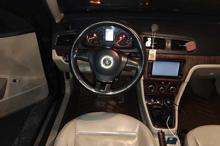 Used Volkswagen Lavida 2013 Revised Version 1.4 TSI Manual Comfort Edition Steering Wheel