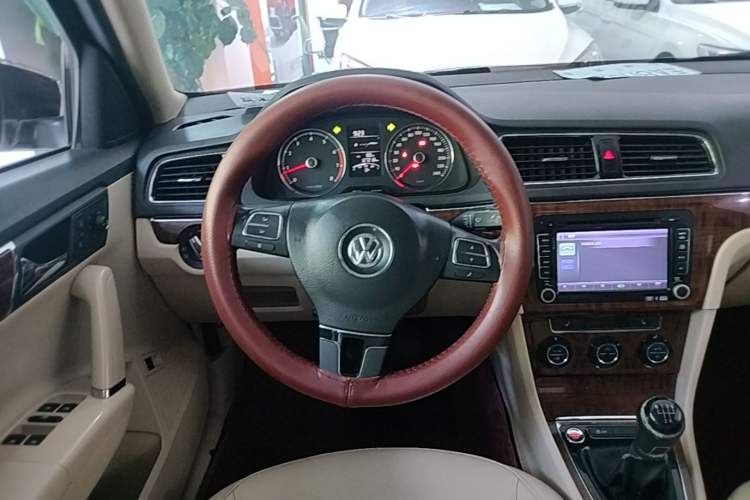 Used Volkswagen Lavida 2013 1.4 TSI Manual Luxury Edition Steering Wheel