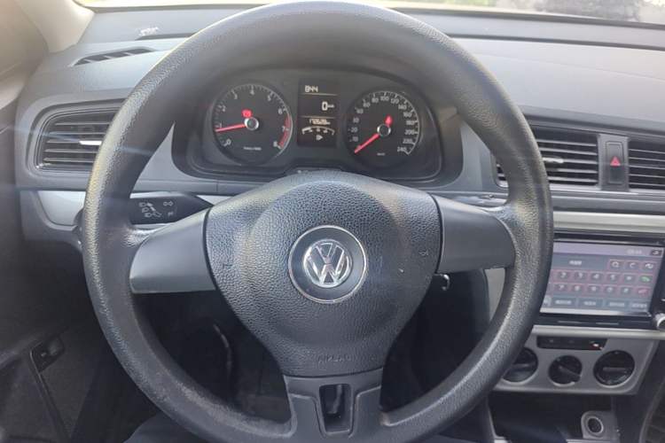 Used Volkswagen Lavida 2013 Revised Classic 1.6L Manual Fashion Edition Steering Wheel