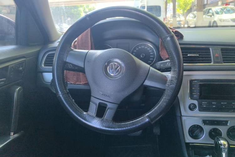 Used Volkswagen Lavida 2013 1.6L Automatic Comfort Edition Steering Wheel