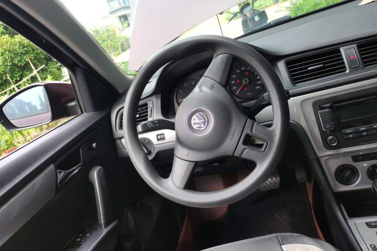 Used Volkswagen Lavida 2013 1.6L Automatic Fashion Edition Steering Wheel