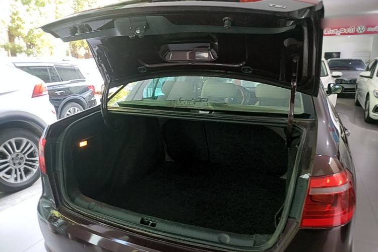 Used Volkswagen Lavida 2013 1.4 TSI Manual Luxury Edition Trunk