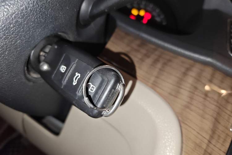 Used Volkswagen Lavida 2013 Revised Version 1.4 TSI Manual Comfort Edition Vehicle Key