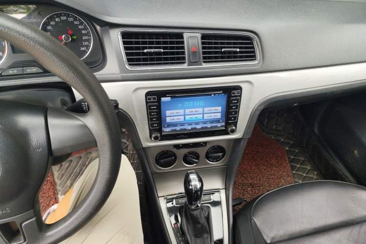 Used Volkswagen Lavida 2013 Restyled Classic 1.6L Automatic Comfort Edition Audio And AC Panel