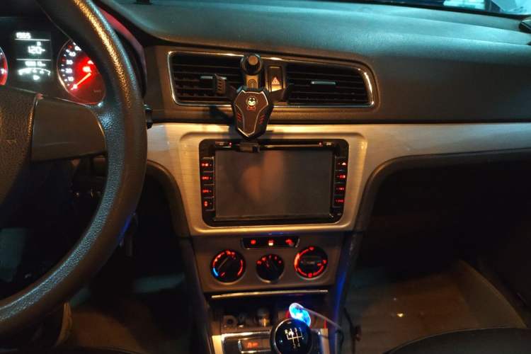Used Volkswagen Lavida 2013 Restyled Classic 1.6L Manual Comfort Edition Audio And AC Panel