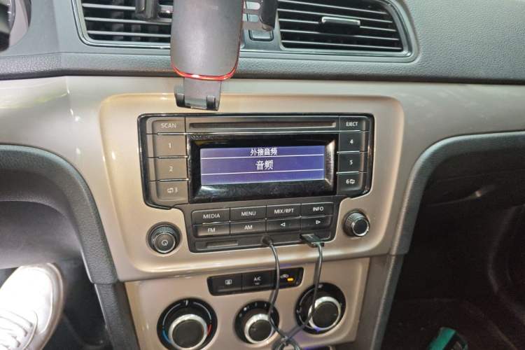 Used Volkswagen Lavida 2013 Revised Classic 1.6L Manual Fashion Edition Audio And AC Panel