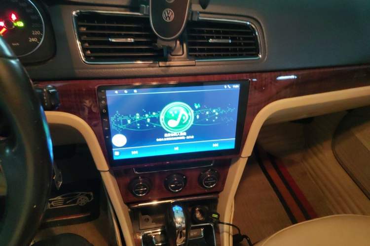 Used Volkswagen Lavida 2013 Revised Version 1.6L Automatic Luxury Edition Audio And AC Panel