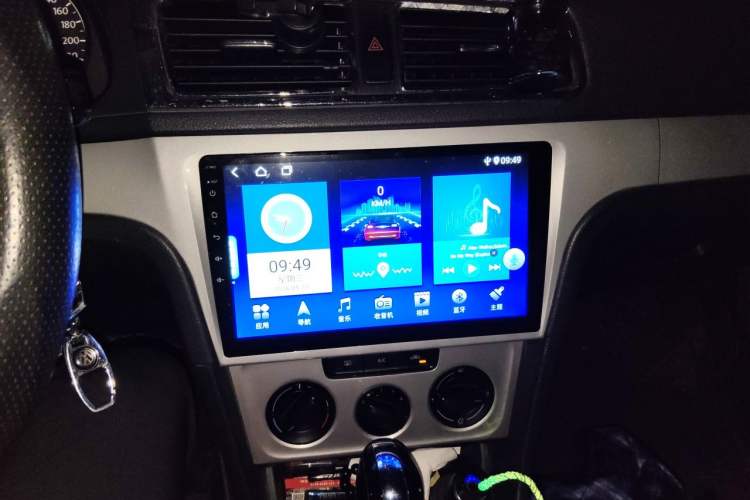 Used Volkswagen Lavida 2013 Revised Classic 1.6L Automatic Fashion Edition Audio And AC Panel