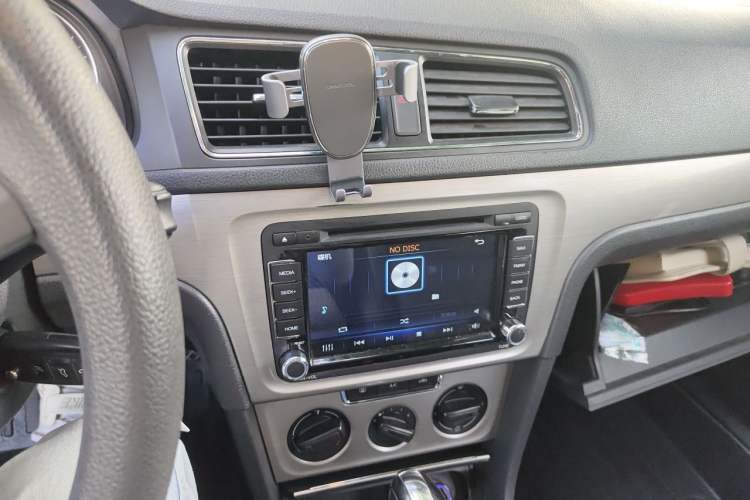 Used Volkswagen Lavida 2013 Restyled Classic 1.6L Automatic Comfort Edition Audio And AC Panel