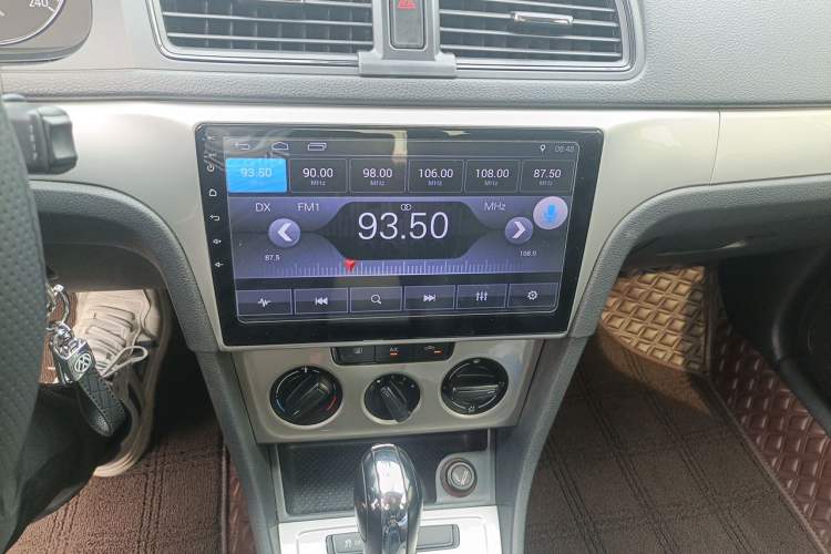 Used Volkswagen Lavida 2013 Revised Classic 1.6L Automatic Fashion Edition Audio And AC Panel
