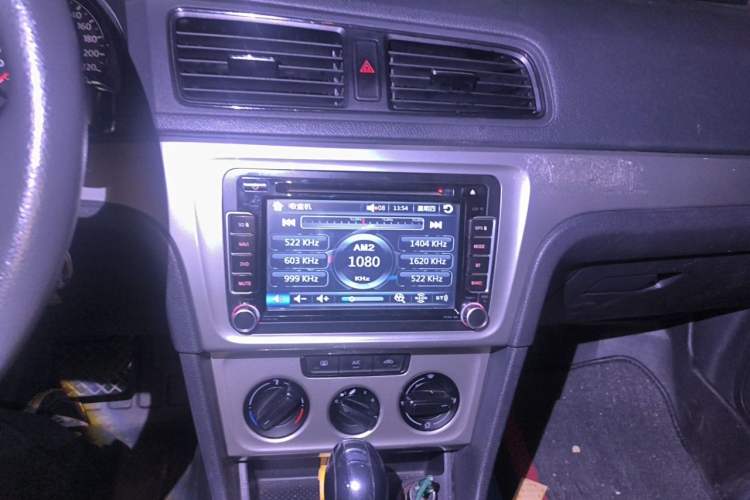 Used Volkswagen Lavida 2013 Revised Classic 1.6L Automatic Fashion Edition Audio And AC Panel