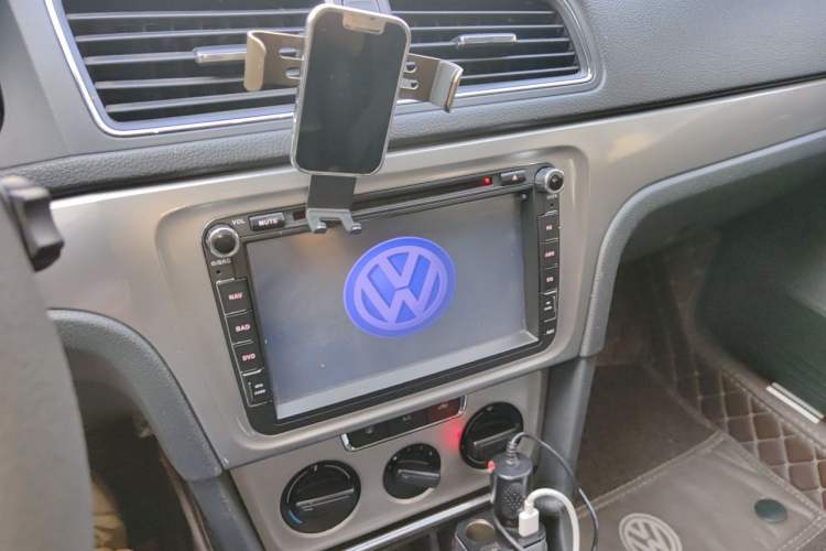Used Volkswagen Lavida 2013 Restyled Classic 1.6L Manual Comfort Edition Audio And AC Panel