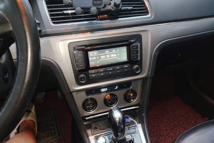 Used Volkswagen Lavida 2013 1.4TSI DSG Luxury Edition Audio And AC Panel