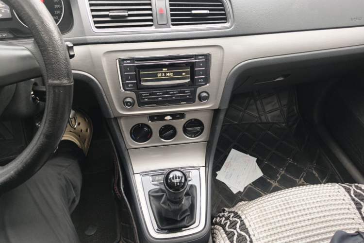 Used Volkswagen Lavida 2013 Restyled Classic 1.6L Manual Comfort Edition Audio And AC Panel