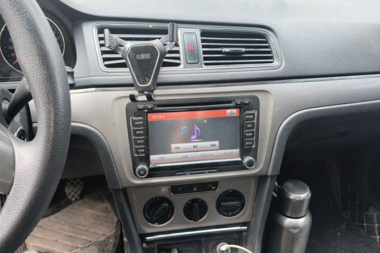 Used Volkswagen Lavida 2013 Revised Version 1.4 TSI Manual Comfort Edition Audio And AC Panel