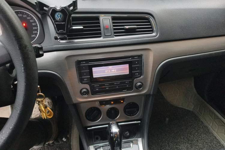 Used Volkswagen Lavida 2013 Restyled Classic 1.6L Automatic Comfort Edition Audio And AC Panel