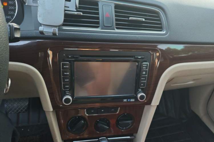 Used Volkswagen Lavida 2013 Restyled Classic 1.6L Automatic Comfort Edition Audio And AC Panel