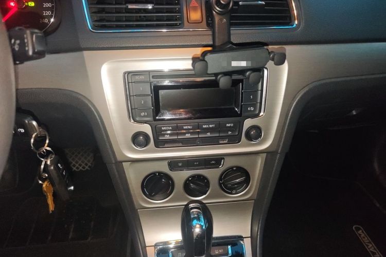 Used Volkswagen Lavida 2013 Restyled Classic 1.6L Automatic Comfort Edition Audio And AC Panel