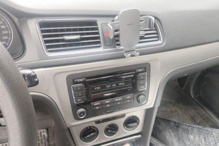 Used Volkswagen Lavida 2013 1.4TSI Manual Comfort Edition Audio And AC Panel