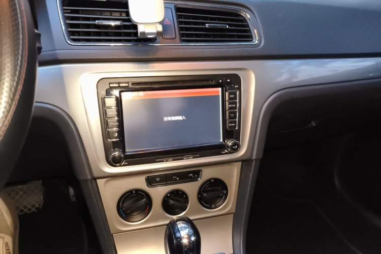 Used Volkswagen Lavida 2013 Restyled Classic 1.6L Automatic Comfort Edition Audio And AC Panel