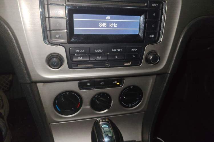 Used Volkswagen Lavida 2013 Revised Version 1.4 TSI DSG Comfort Edition Audio And AC Panel