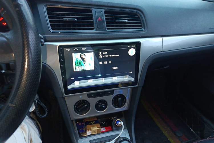 Used Volkswagen Lavida 2013 1.6L Manual Fashion Edition Audio And AC Panel