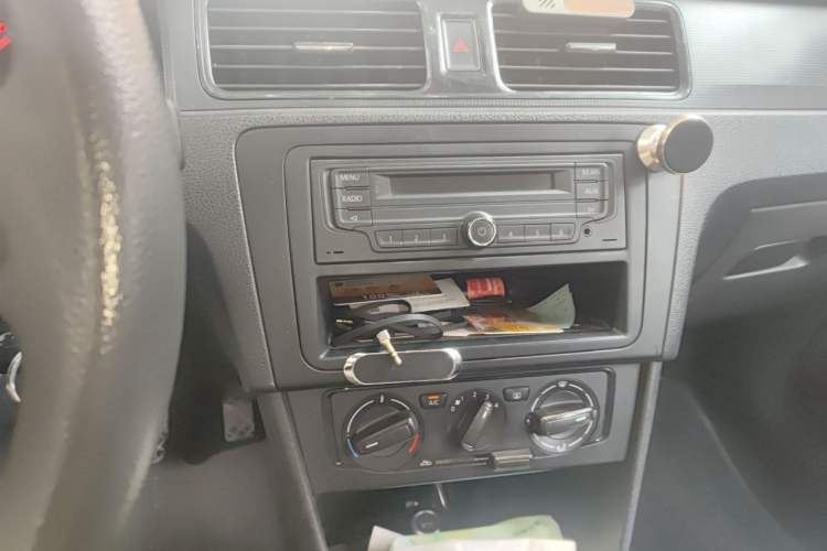 Used Volkswagen Lavida 2013 Revised Classic 1.6L Automatic Fashion Edition Audio And AC Panel