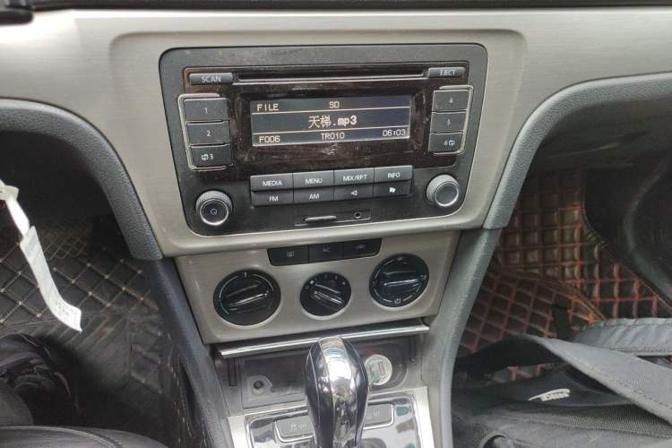 Used Volkswagen Lavida 2013 Revised Version 1.4 TSI DSG Comfort Edition Audio And AC Panel