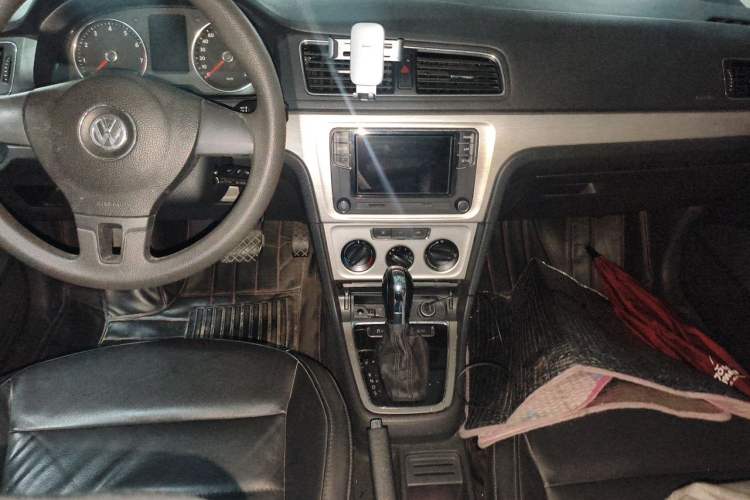 Used Volkswagen Lavida 2013 Restyled Classic 1.6L Automatic Comfort Edition Audio And AC Panel