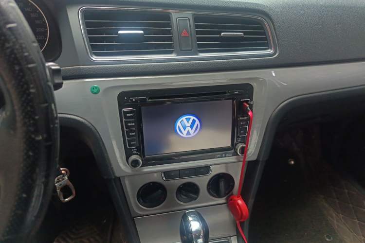 Used Volkswagen Lavida 2013 Restyled Classic 1.6L Automatic Comfort Edition Audio And AC Panel