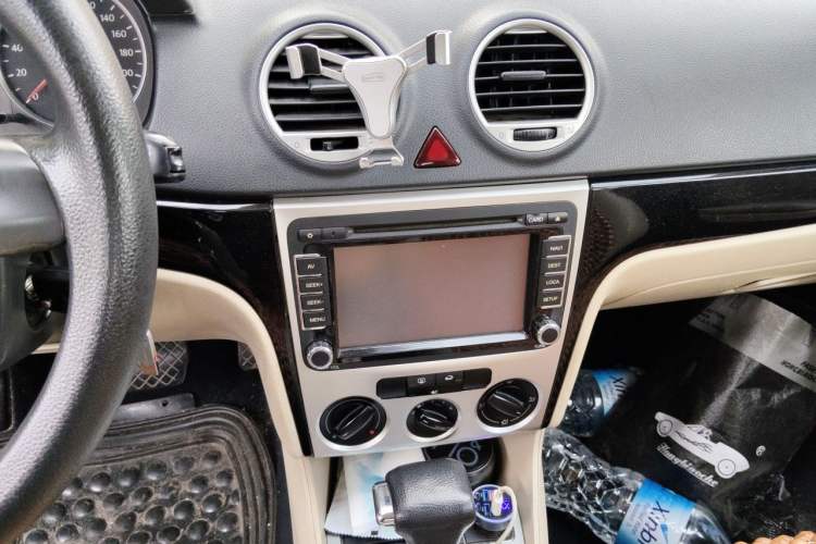 Used Volkswagen Lavida 2013 Classic 1.6L Automatic Fashion Edition Audio And AC Panel